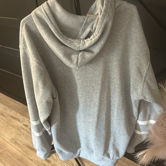 💙Friends💙 hoodie! - Picture 4 of 4